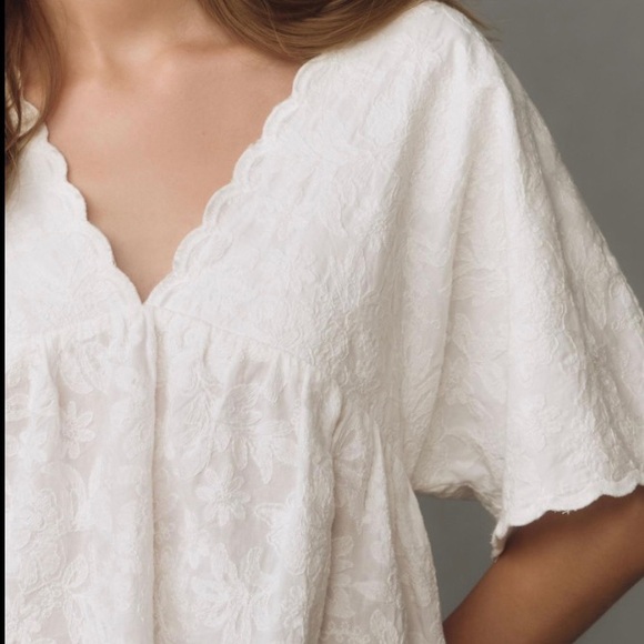 Anthropologie white floral stitched V neck flowy top, tie back, Medium,NWT - Picture 4 of 11